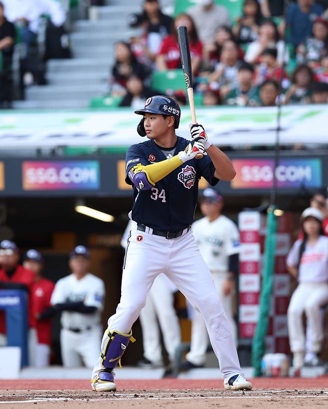 두산 홍성호가 20일 인천SSG랜더스필드에서 열린 2025 KBO리그 SSG전에서 타격에 임하고 있다. 사진 | 두산 베어스