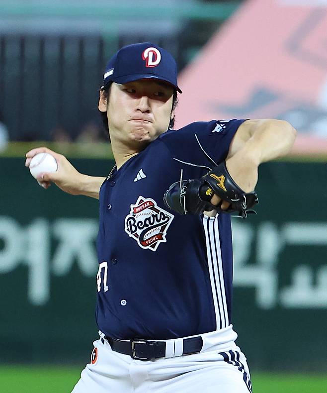 두산 곽빈이 22일 SSG전에 선발등판해 역투하고 있다. 연합뉴스