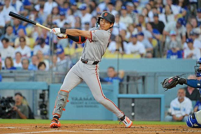 샌프란시스코의 이정후가 21일 LA 다저스전에서 1회 좌전 안타를 치고 있다. 앞선 7경기 20타수 무안타의 부진에서 벗어나는 안타였다. /Jayne Kamin-Oncea-Imagn Images 연합뉴스