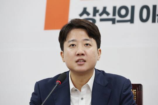 개혁신당 이준석 대표가 22일 서울 여의도 국회에서 열린 최고위원회의에서 발언하고 있다. 연합뉴스