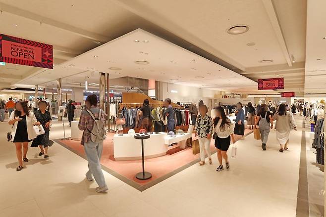 지난 19일 리뉴얼 오픈한 신세계백화점 의정부점 5층 매장 전경. 신세계백화점 제공