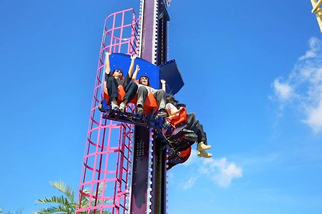 부산 기장군 오시리아 관광단지에 위치한 롯데월드 어드벤처 부산이 내달 신규 오픈하는 어트랙션 '뱅앤드롭'