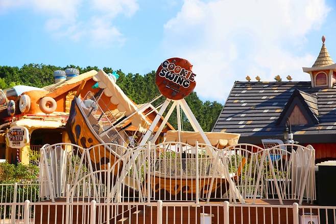 어트랙션 쿠키스윙. 롯데월드 어드벤처 부산 제공