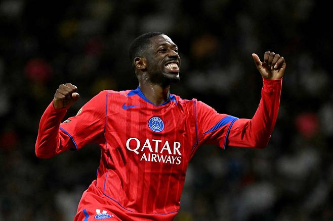 <yonhap photo-0764=""> TOPSHOT - Paris Saint-Germain's French forward #10 Ousmane Dembele celebrates scoring his team's fourth goal from a penalty during the French L1 football match between Toulouse FC and Paris Saint-Germain at The TFC Stadium in Toulouse, southwestern France on August 30, 2025. (Photo by Lionel BONAVENTURE / AFP)/2025-08-31 05:04:36/ <저작권자 ⓒ 1980-2025 ㈜연합뉴스. 무단 전재 재배포 금지, AI 학습 및 활용 금지></yonhap>