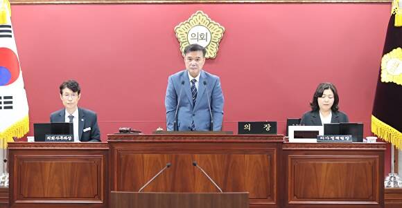 조민규 의장이 임시회 개회사를 하고 있다. [사진=고창군의회 ]