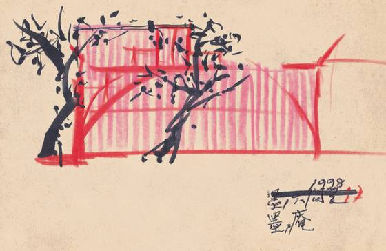 그가 건축한 ‘먹의 암’ 스케치. 마치 건물의 주인인 듯한 아름드리 벚나무 두 그루를 도저히 베어낼 수 없어 낡은 건물을 재건축 대신 개조한 곳이자, 그 자신의 아틀리에이자 주거 공간으로 사용한 곳이다. [사진 마음산책]