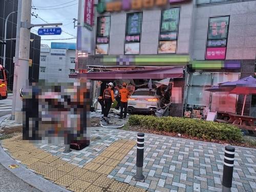 ▲ 편의점 돌진 [해운대경찰서 제공]