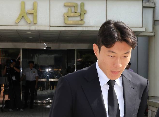 불법 촬영 혐의를 받는 황의조가 2심에서도 징역형 집행유예를 선고받았다. 연합뉴스