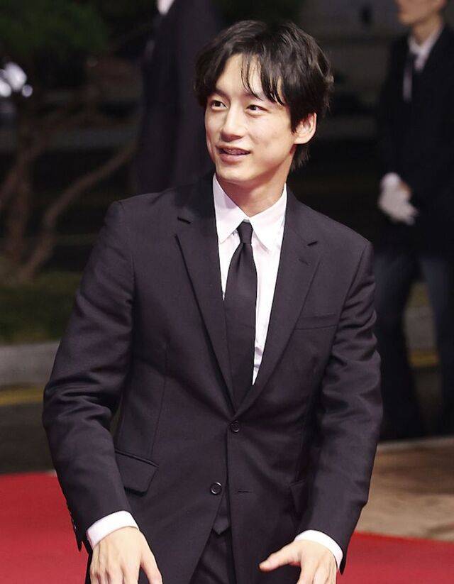 한국에서도 높은 인기를 얻고 있는 일본 배우 사카구치 켄타로가 개막식에 참석한 모습. 연합뉴스