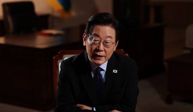 로이터와 인터뷰하는 이재명 대통령. 연합뉴스