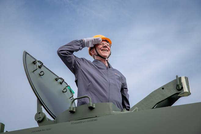 한화 방산 3사가 6·25전쟁 미국 참전용사 등을 경남 지역 사업장으로 초청했다. /사진=한화에어로