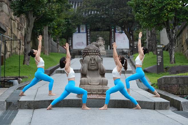 2025년 제5회 화엄사 요가대회 전라남도 요가회 시범팀. [지리산 대화엄사]
