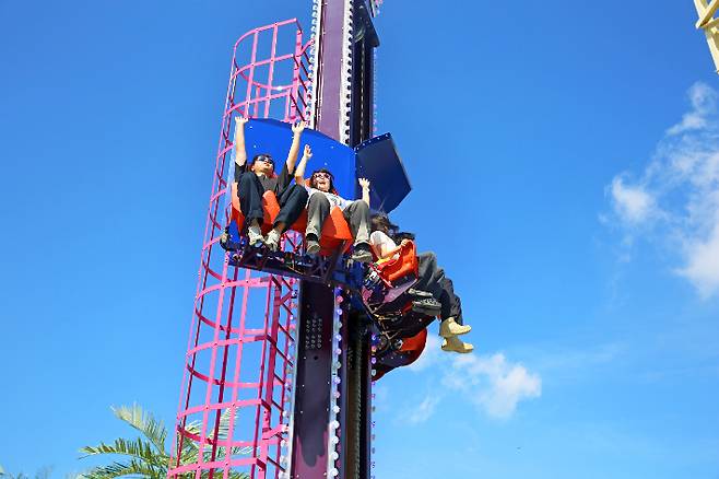 신규 어트랙션 '뱅앤드롭'. 롯데월드 어드벤처 부산 제공