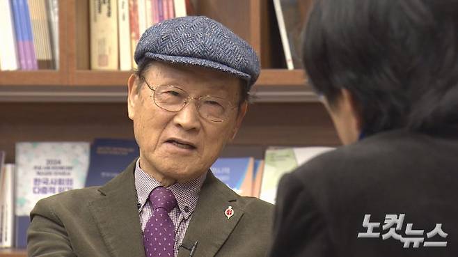 고 신경하 목사.  신경하 목사는 올해 초 CBS와의 인터뷰에서 "사회가 혼란스러울수록 그리스도인들은 교회의 본질, 성서의 가르침에 집중해야 한다"며 "교회 공동체가 공공의 공동체로 거듭나 이 땅의 가난한 자, 소외된 자, 차별 받는 자들을 향한 복음의 정신으로 돌아가야 한다"고 강조했다.