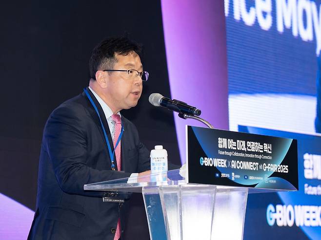김현수 수원시 제1부시장이 광교 양자 바이오 서밋 개막식에서 인사말을 하고 있다. 수원시 제공
