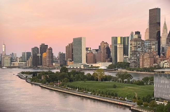 미국 뉴욕 맨해튼 전경. 인베스토피디아 보고서는 주택 소유에만 평생 13억 원이 필요하다고 분석했다. EPA 연합뉴스