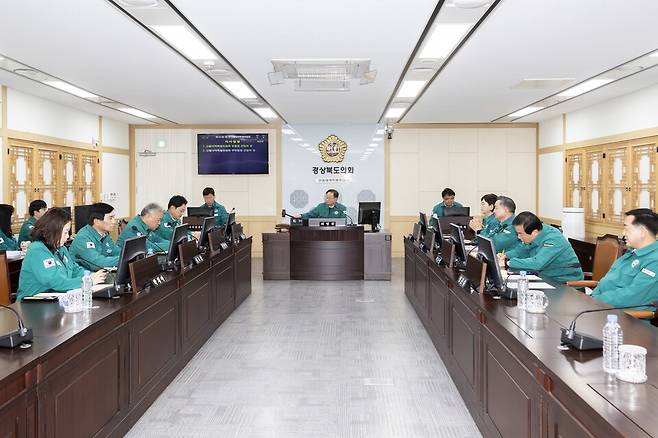 경북도의회가 9월19일 도의회에서 산불대책특별위원회 전체회의를 진행하고 있다. ⓒ경북도의회