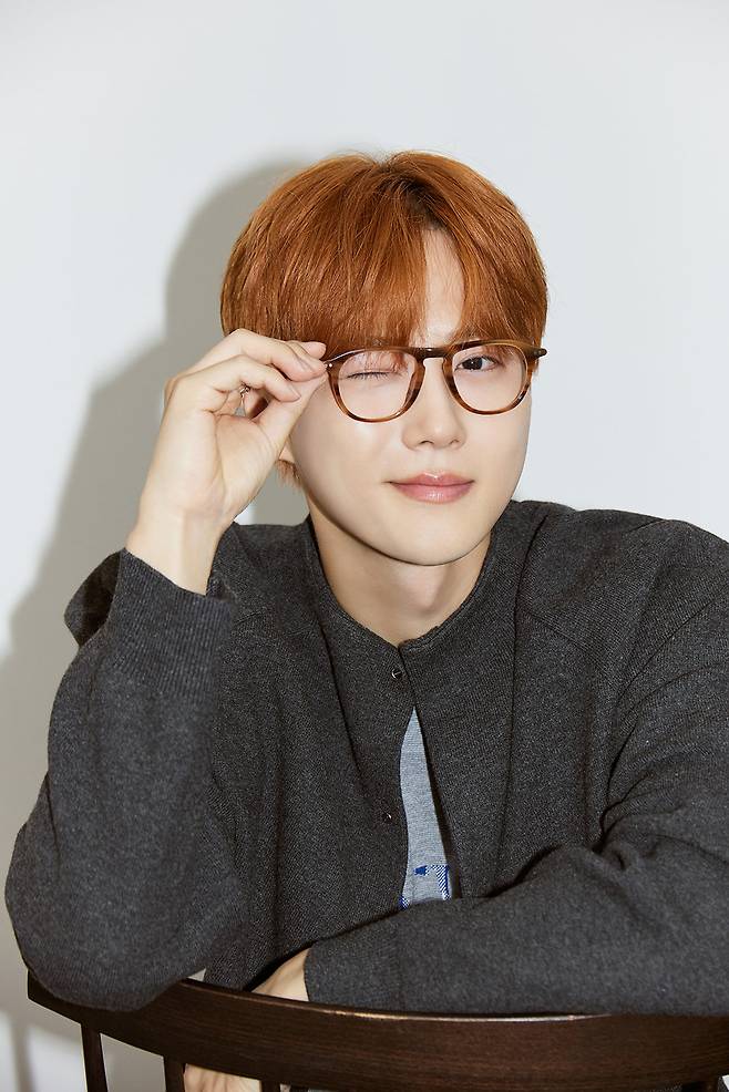 엑소 수호가 오늘(22일) 네 번째 미니앨범 ‘Who Are You’를 발매하며 록 사운드로 색다른 감성을 선보인다. 사진제공 | SM 엔터테인먼트