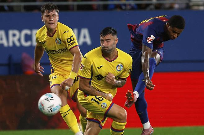 바르셀로나 래시포드가 22일 헤타페전에서 왼발 슈팅을 날리고 있다. AP연합뉴스