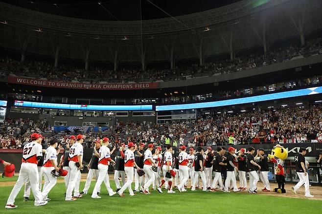 ▲ 지난해 통합 우승 팀의 위용을 보여주지 못한 채 표류하고 있는 KIA ⓒKIA타이거즈