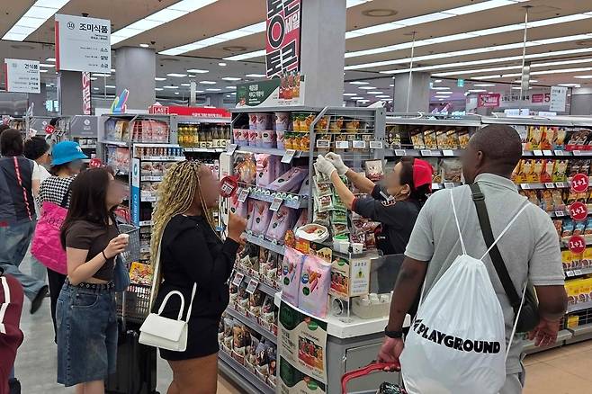 롯데마트 제타플렉스 서울역점 비비고 떡볶이 판매대 [롯데마트 제공. 재판매 및 DB금지]