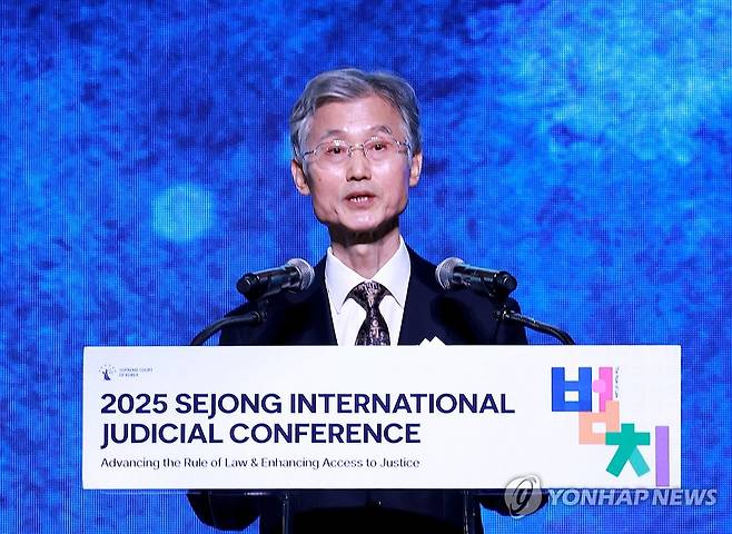 세종 콘퍼런스 개회사 하는 조희대 대법원장 (서울=연합뉴스) 홍해인 기자 = 조희대 대법원장이 22일 서울 중구 신라호텔에서 열린 '2025 세종 국제 콘퍼런스'에서 개회사를 하고 있다. 2025.9.22 hihong@yna.co.kr