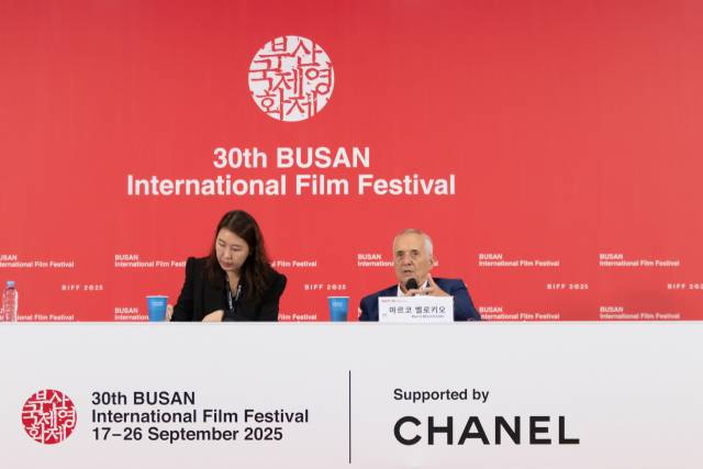 이탈리아의 거장 마르코 벨로키오 감독이 지난 22일 오후 부산 해운대구 영화의전당 기자간담회에서 자신의 영화 철학을 소개했다. 정성운 인턴기자