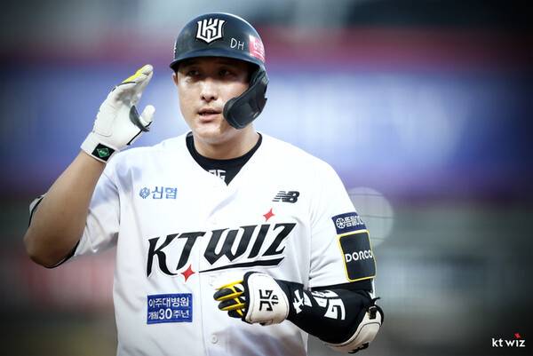 KT 황재균이 14시즌 연속 100안타를 기록했다. (사진=KT)