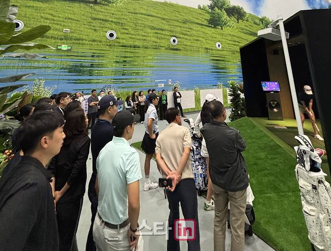 갤러리들이 2025 골프존 차이나오픈 대회를 참관하고 있다. (사진=골프존)