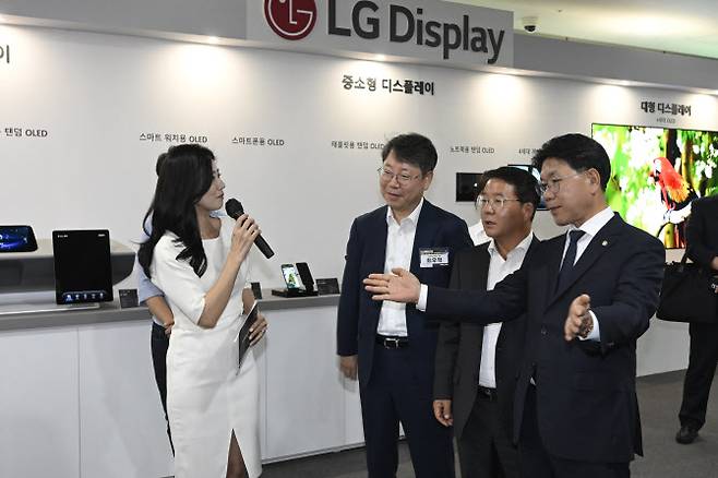 서울 여의도 국회 의원회관에 마련된 LG디스플레이 전시관.(사진=한국디스플레이산업협회)