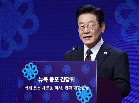 유엔총회 참석차 미국을 방문한 이재명 대통령이 22일(현지시간) 뉴욕의 한 호텔에서 열린 동포간담회에서 인사말을 하고 있다. (사진=연합뉴스)