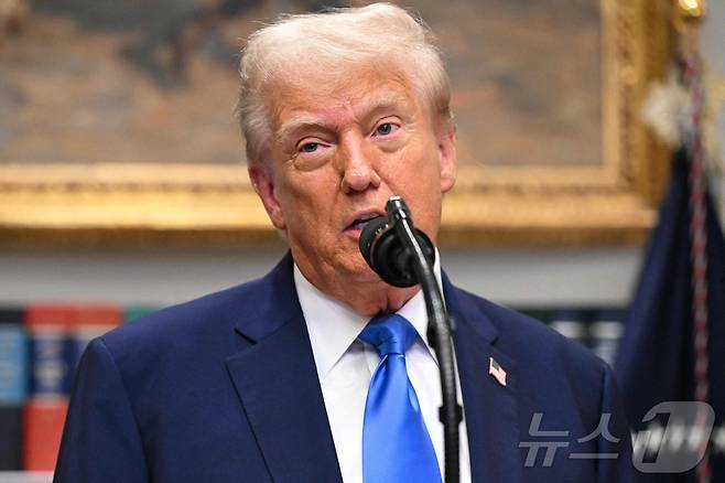 도널드 트럼프 미국 대통령이 22일(현지시간) 워싱턴DC 백악관 루스벨트룸에서 아동 자폐증 급증과 임신 중 타이레놀 복용이 개연성이 있을 것이라는 취지의 주장을 하고 있다. 2025.09.22. ⓒ AFP=뉴스1 ⓒ News1 류정민 특파원