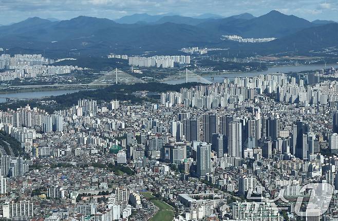 서울 송파구 서울스카이 전망대에서 바라본 하남 일대 /뉴스1 ⓒ News1 김민지 기자