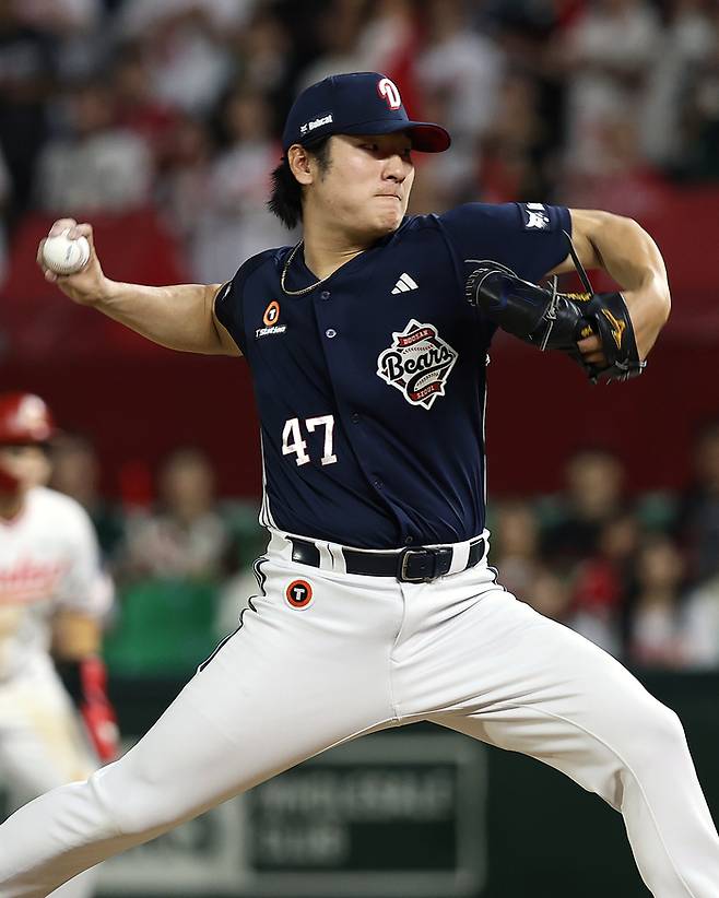 두산 곽빈이 22일 인천SSG랜더스필드에서 열린 2025 KBO리그 정규시즌 SSG전에서 역투하고 있다. 사진 | 두산 베어스