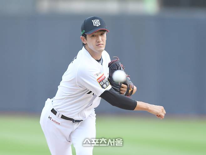 KT 선발투수 고영표가 수원 KT위즈파크에서 열린 2025 KBO리그 키움과 경기에서 역투하고 있다. 수원 | 최승섭기자 thunder@sportsseoul.com