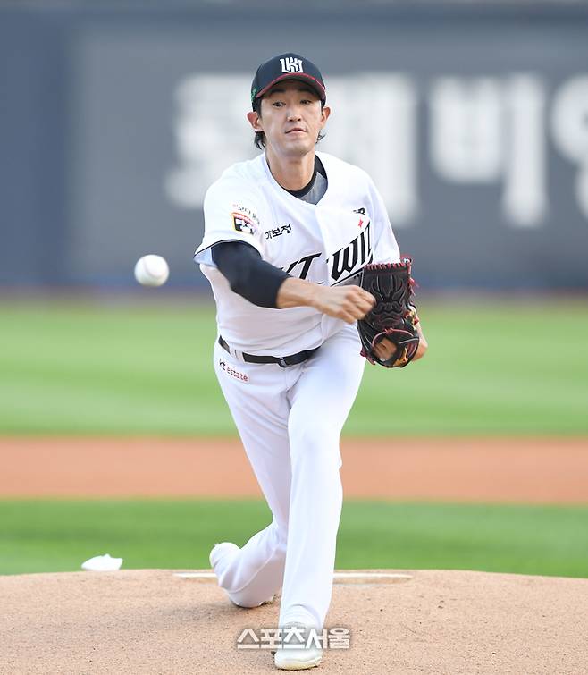 KT 선발투수 고영표가 수원 KT위즈파크에서 열린 2025 KBO리그 키움과 경기에서 역투하고 있다. 수원 | 최승섭기자 thunder@sportsseoul.com