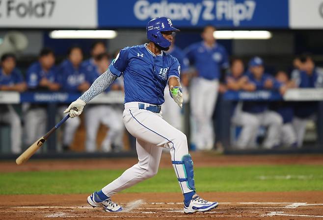 삼성 디아즈가 23일 대구삼성라이온즈파크에서 열린 2025 KBO리그 두산과 경기에서 안타를 때리고 있다. 사진 | 대구=연합뉴스