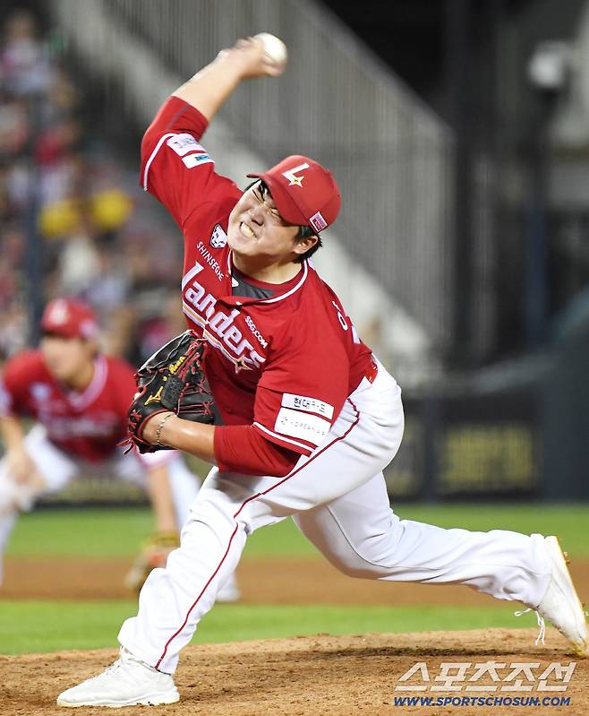 7일 서울 잠실구장에서 열린 SSG-LG전. 이로운이 역투하고 있다.  잠실=정재근 기자 cjg@sportschosun.com/2025.9.7/