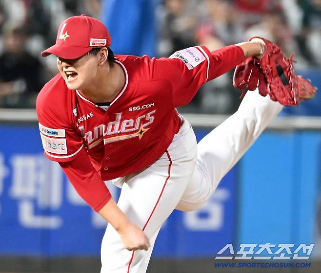 8일 부산 사직야구장에서 열린 SSG와 롯데의 경기, SSG 김민이 역투하고 있다. 부산=허상욱 기자wook@sportschosun.com/2025.08.08/