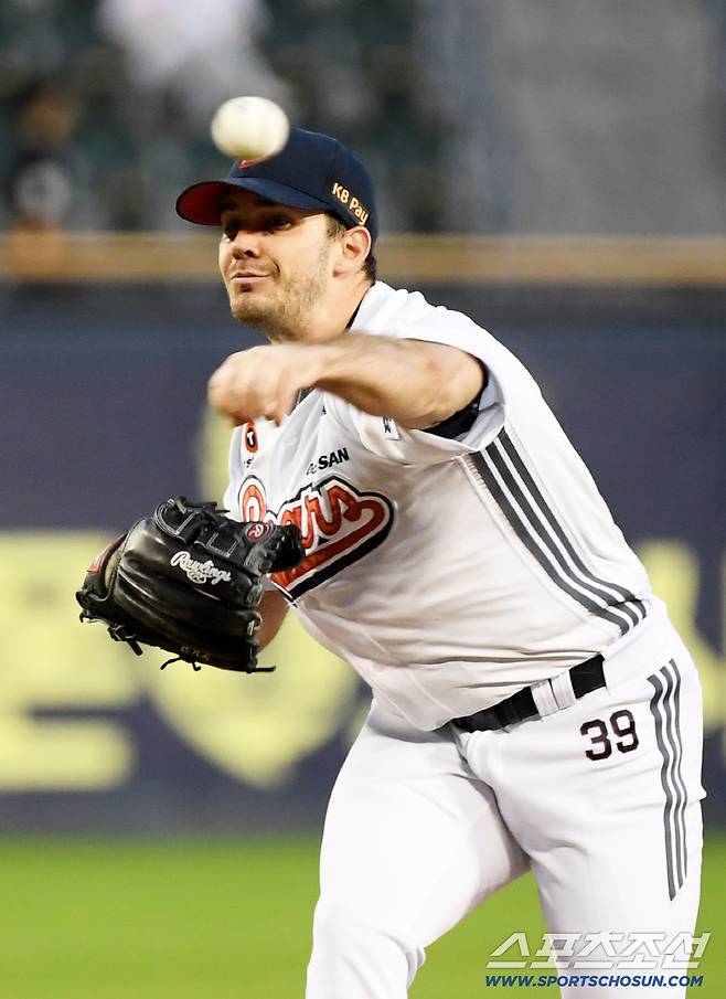 18일 잠실구장에서 열린 두산 베어스와 키움 히어로즈의 경기. 두산 잭로그가 역투하고 있다. 잠실=박재만 기자 pjm@sportschosun.com/2025.09.18/