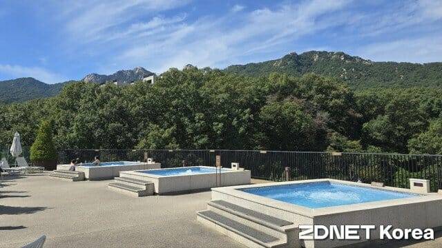 안토의 루프탑 자쿠지.