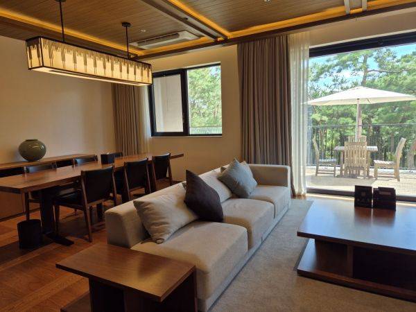 파인패밀리 스위트 거실 뷰. 이민지 기자.