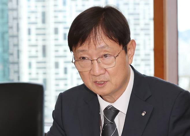 이찬진 금감원장이 23일 서울 영등포구 금투협회에서 열린 연구기관장들과 간담회에서 발언하고 있다./연합뉴스