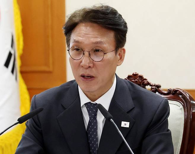 김민석 국무총리가 22일 정부서울청사에서 열린 통신사 및 금융사 해킹사고 관련 긴급 현안 점검회의에서 발언하고 있다. 김 총리는 “기업의 신고가 있어야만 조사가 가능했던 그간의 상황을 직권으로 조사할 수 있도록 조사 권한을 강화하겠다”고 밝혔다. 뉴시스