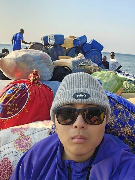 목선 '품바니'를 탄 창박골. 창박골 본인 제공