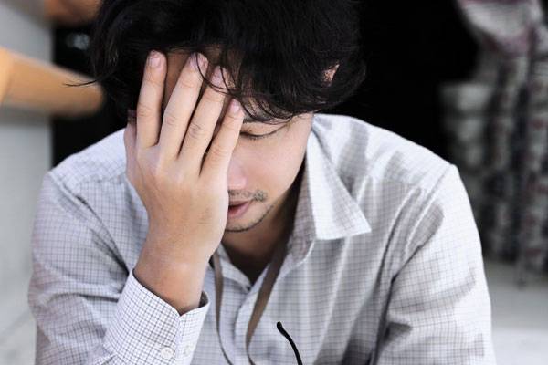 자존감 낮은 상태가 계속된다면 전문가의 도움을 받아 조기에 바로 잡는 것이 좋다./사진=게티이미지뱅크