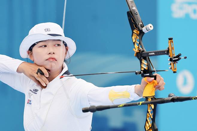 <yonhap photo-2875=""> 임시현, 가자 8강으로 (광주=연합뉴스) 김성민 기자 = 12일 광주 동구 국립아시아문화전당 5·18민주광장에서 열린 2025 세계양궁선수권대회 리커브 여자 개인전 16강에서 임시현이 화살을 쏘고 있다. 2025.9.12 ksm7976@yna.co.kr/2025-09-12 11:55:12/ <저작권자 ⓒ 1980-2025 ㈜연합뉴스. 무단 전재 재배포 금지, AI 학습 및 활용 금지></yonhap>