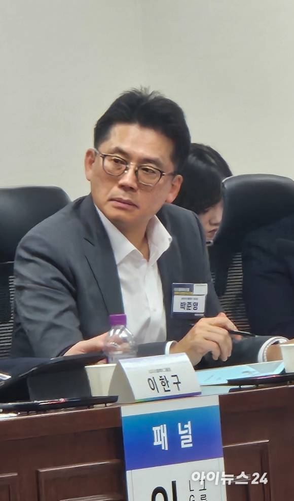 박준영 삼성디스플레이 부사장이 23일 국회 의원회관에서 열린 '디스플레이 산업 경쟁력 강화를 위한 정책토론회'에서 발언하고 있다. [사진=박지은 기자]