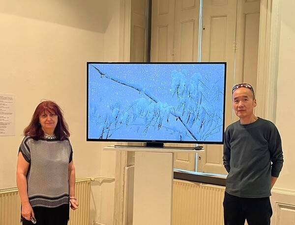 ▲ &nbsp;헝가리 디지털 영상협회 창립자 HAasz Agnes(왼쪽)와 전시회 수석 큐레이터 Luoqi [이이남스튜디오]