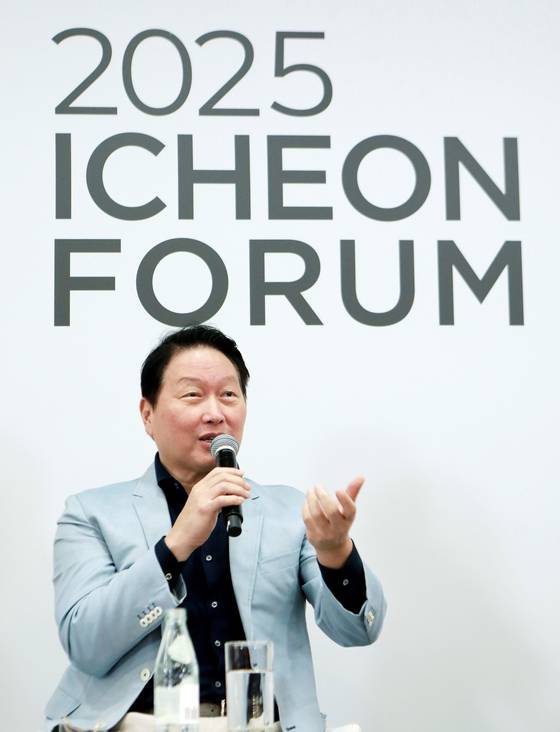 SK Group Chairman Chey Tae-won takes questions from employees during the closing session of the Icheon Forum 2025 at SK's Seorin building in central Seoul on Aug. 20. [SK]